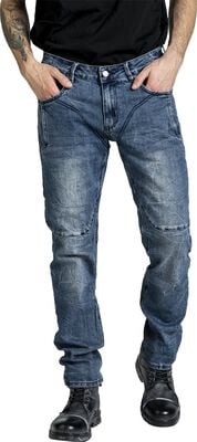 Tendenze moda 2024: i jeans con risvolto sono cool Tendenze moda 2024: i jeans con risvolto sono cool