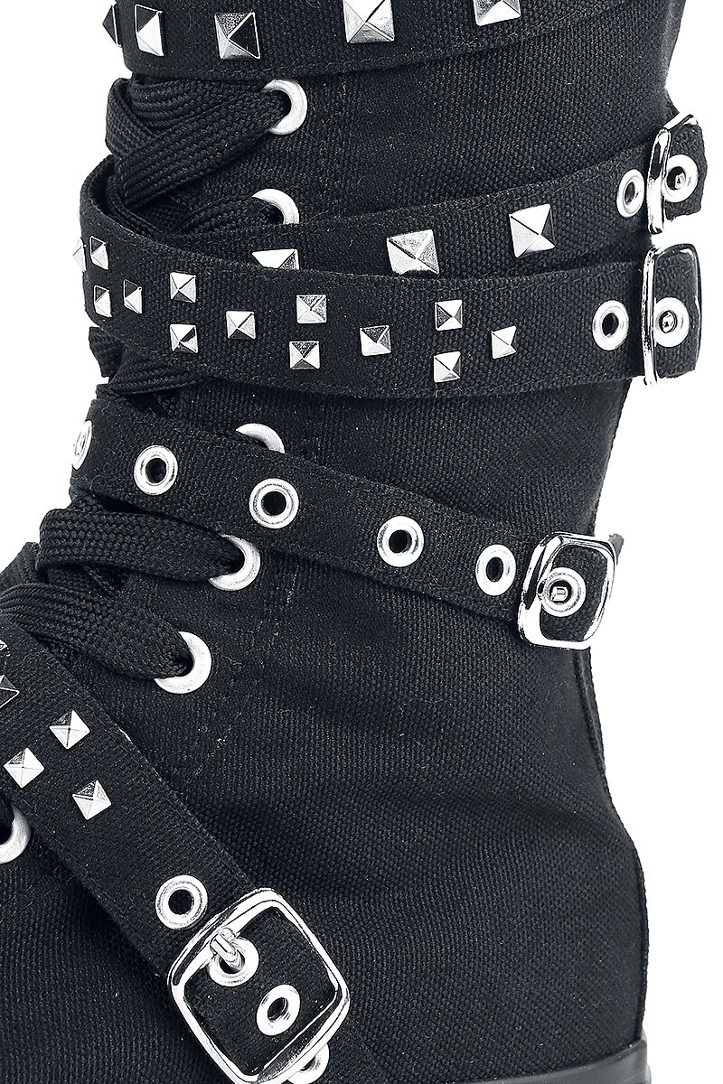 Persona En Camisa Con Estampado De Calavera En Blanco Y Negro Con Casco Blanco Y Negro Escalando En Marron Pzsjt00gtna